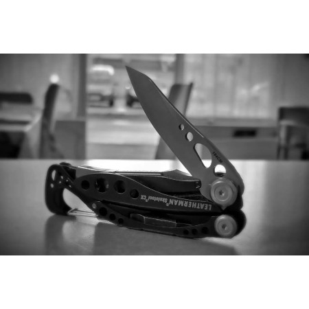 Мультиінструмент Leatherman Skeletool CX