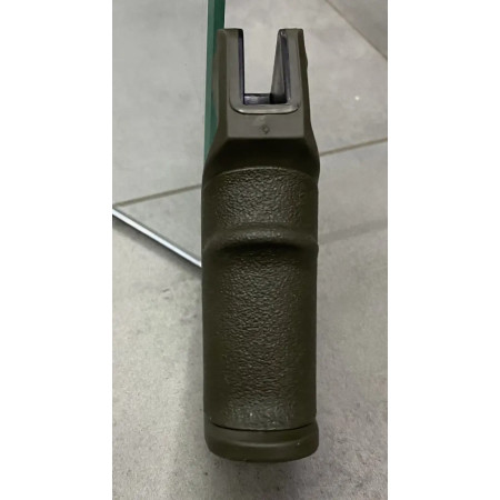 Рукоятка пистолетная для AR15 прорезиненная DLG TACTICAL (DLG-106), цвет Олива, с отсеком для батареек