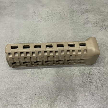 Цевье на АК 47/74 DLG TACTICAL (DLG-133), полимерное, цвет Койот, 1 планка пикатинни, с креплением M-LOK