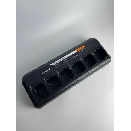 Зарядний пристрій ACM PMLN6622A для шести радіостанцій Motorola